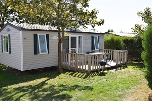 Cottage pour 6 personnes avec 2 chambres, disponible à la location au camping La Boutinardière à Pornic, Loire-Atlantique
