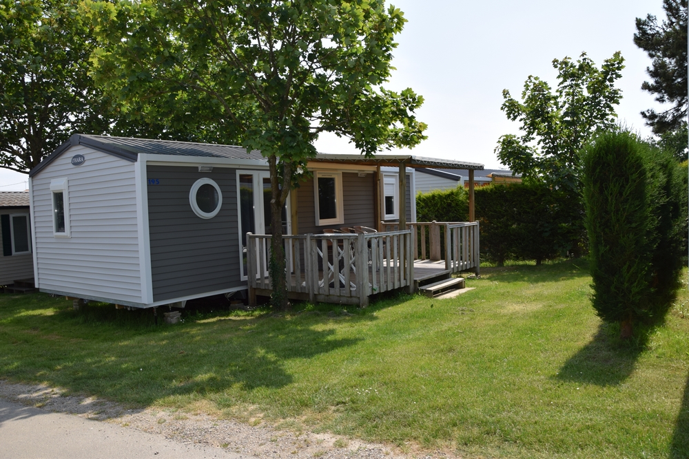 Des mobil homes pour 8 personnes avec 3 chambres au Camping la Boutinardière en bord de mer
