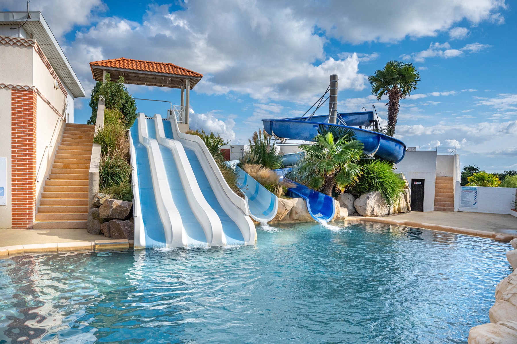 Toboggans aquatiques extérieurs Toboggans aquatiques extérieurs