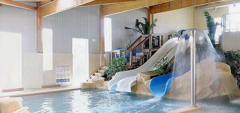Toboggans piscine couverte camping la Boutinardière Toboggans piscine couverte camping la Boutinardière