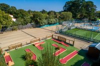 Mini golf et terrain de pétanque