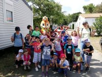 Capi et les enfants du mini club