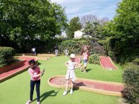 Activité mini golf avec le club enfants