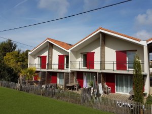 Vue d’extérieur d’une maison pour 6 à 8 personnes à 150 mètres de la mer entre Pornic et la Bernerie en Retz.
