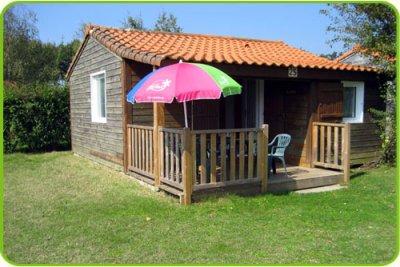 En Loire-Atlantique près de Saint-Nazaire, chalet Confort à louer au camping pour les vacances
