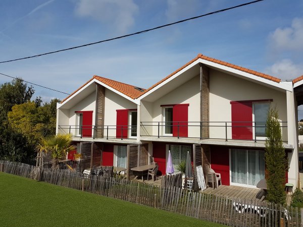 Jardin maisonnette 8 places 3 chambres au camping la boutinardière à 150m de la mer
