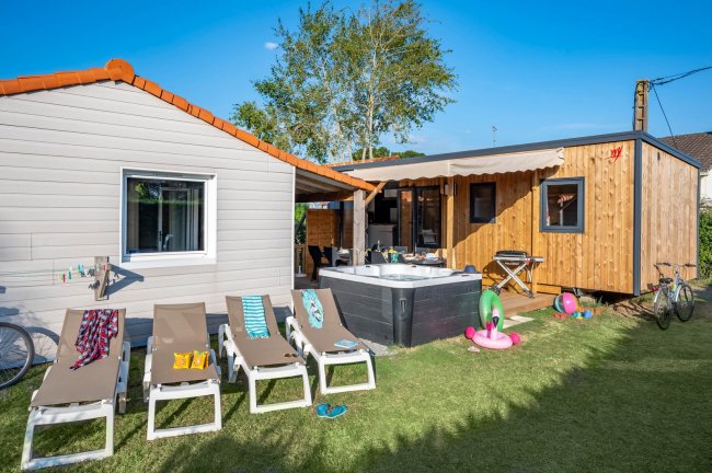 Camping, location jacuzzi pour 6-10 personnes en fibre de verre